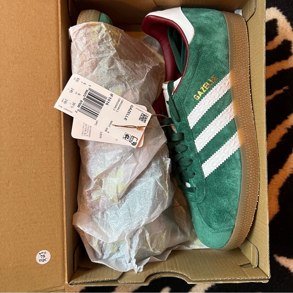 NWT Adidas Gazelle Originals Sneakers Collegiate Green Gum Sz Men 6/Women 7 - Picture 7 of 16